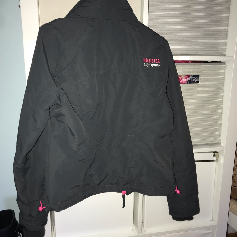 GREAT HOLLISTER WINTER COAT! GREY!! Size medium - Picture 5 of 6